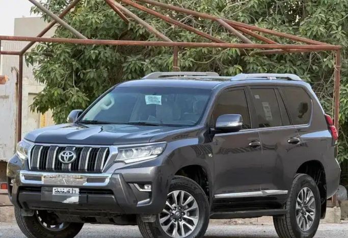 Used Toyota Land Cruiser Prado 150 Series Facelift 3, 4.0 l, 2021 in Saudi Arabia, Riyadh by Sumou Al Markabat 2 معرض سمو المركبات, Grey color.  | AUTO.AE | Listing #259739