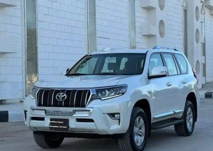 Подержанный Toyota Land Cruiser Prado 150 Series Рестайлинг 3, 4.0 л, 2023 в Саудовская Аравия, Эр-Рияд от Al Yami Cars  معرض اليامي للسيارات Белый цвет. GCC | AUTO.AE | Объявление #259918