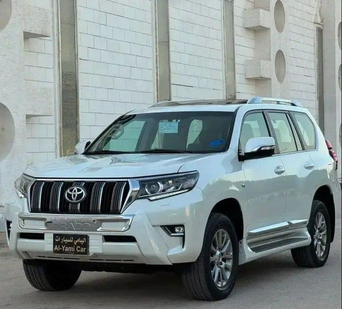 Used Toyota Land Cruiser Prado 150 Series Facelift 2, 4.0 l, 2021 in Saudi Arabia, Riyadh by Al Yami Cars  معرض اليامي للسيارات, White color. GCC Specs | AUTO.AE | Listing #260273