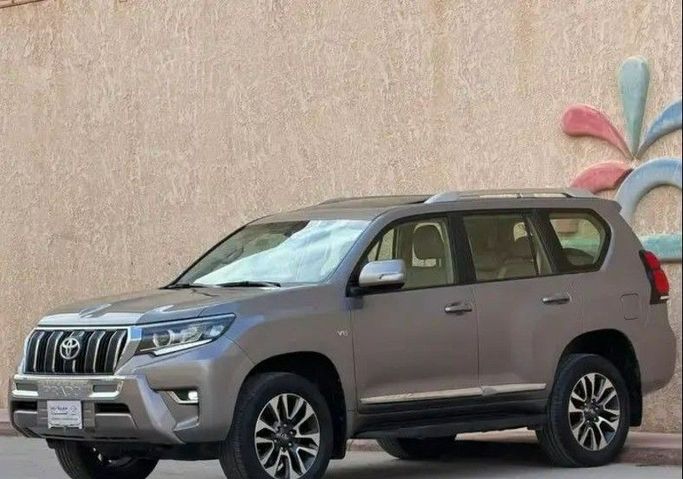 Used Toyota Land Cruiser Prado 150 Series Facelift 2, 4.0 l, 2022 in Saudi Arabia, Riyadh by Barakat Al Markabat Cars معرض بركة المركبات للسيارات, Grey color. GCC Specs | AUTO.AE | Listing #260369