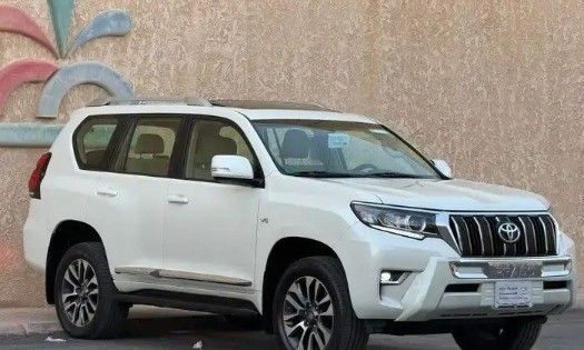 Used Toyota Land Cruiser Prado 150 Series Facelift 2, 4.0 l, 2022 in Saudi Arabia, Riyadh by Barakat Al Markabat Cars معرض بركة المركبات للسيارات, White color. GCC Specs | AUTO.AE | Listing #260578