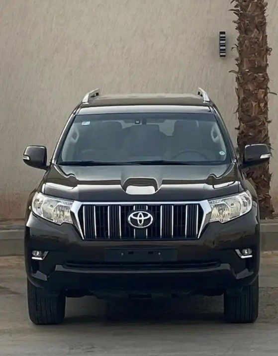Подержанный Toyota Land Cruiser Prado 150 Series Рестайлинг 2, 4.0 л, 2021 в Саудовская Аравия, Эр-Рияд от Bayraq Al Ibda’a Cars معرض بيرق الابداع Черный цвет.  | AUTO.AE | Объявление #261732