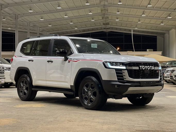 New Toyota Land Cruiser 300 Series, 4.0 l, 2022 in Saudi Arabia, Riyadh by Automobile For You, White color. Other | AUTO.AE | Listing #246987