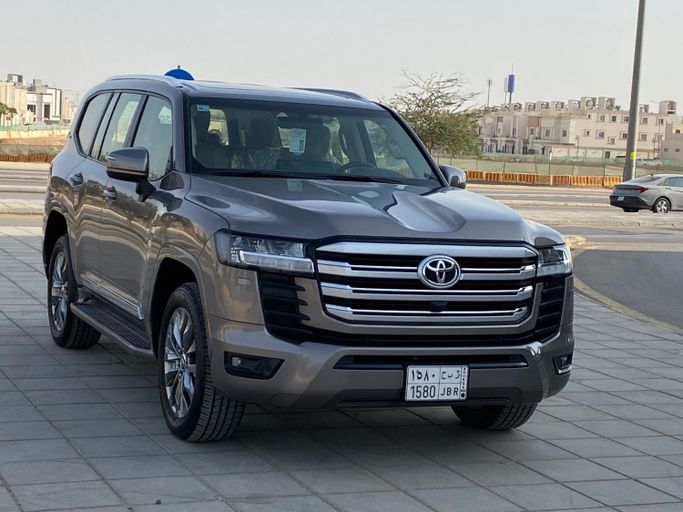 مستعملة Toyota Land Cruiser Twin Turbo السلسلة 300, 3.5 l, 2022 في في المملكة العربية السعودية, الرياض من Dar Car دار كار، اللون رمادي. مواصفات الخليج | AUTO.AE | إعلان #248629
