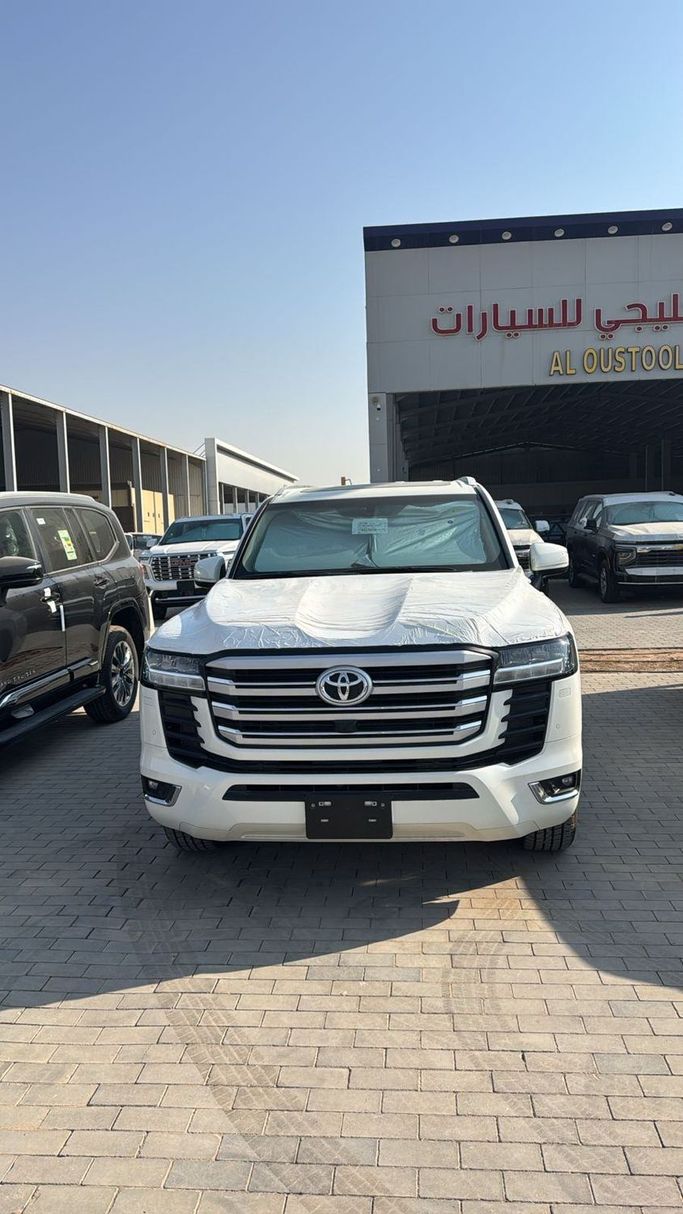 Подержанный Toyota Land Cruiser Twin Turbo 300 Series, 3.5 л, 2024 в Саудовская Аравия, Эр-Рияд от Al Astool Al Khaleeji شركة الأسطول الخليجي للسيارات Белый цвет.  | AUTO.AE | Объявление #248901