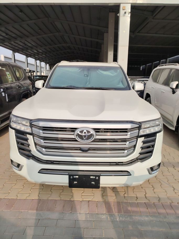 Подержанный Toyota Land Cruiser Twin Turbo 300 Series, 3.5 л, 2024 в Саудовская Аравия, Эр-Рияд от Al Astool Al Khaleeji شركة الأسطول الخليجي للسيارات Белый цвет.  | AUTO.AE | Объявление #248906