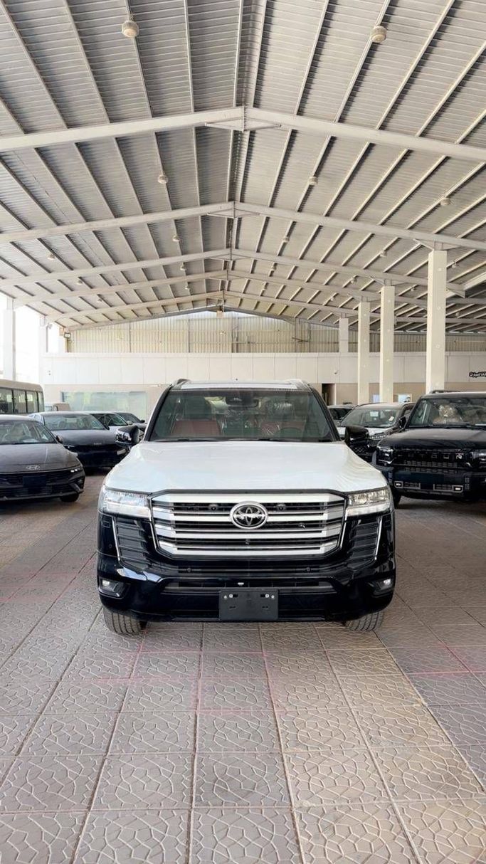 Новый Toyota Land Cruiser 300 Series, 4.0 л, 2025 в Саудовская Аравия, Эр-Рияд от Al Astool Al Khaleeji شركة الأسطول الخليجي للسيارات Черный цвет.  | AUTO.AE | Объявление #248908