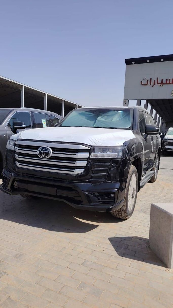 Новый Toyota Land Cruiser 300 Series, 4.0 л, 2025 в Саудовская Аравия, Эр-Рияд от Al Astool Al Khaleeji شركة الأسطول الخليجي للسيارات Черный цвет.  | AUTO.AE | Объявление #248909