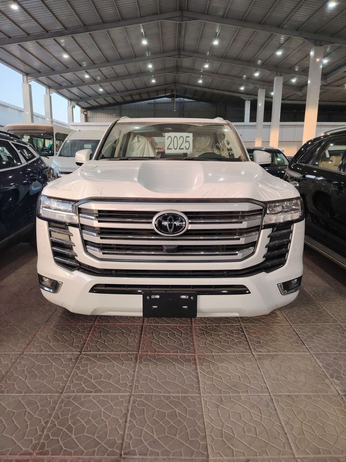 Новый Toyota Land Cruiser Twin Turbo 300 Series, 3.5 л, 2025 в Саудовская Аравия, Эр-Рияд от Al Astool Al Khaleeji شركة الأسطول الخليجي للسيارات Белый цвет.  | AUTO.AE | Объявление #248938