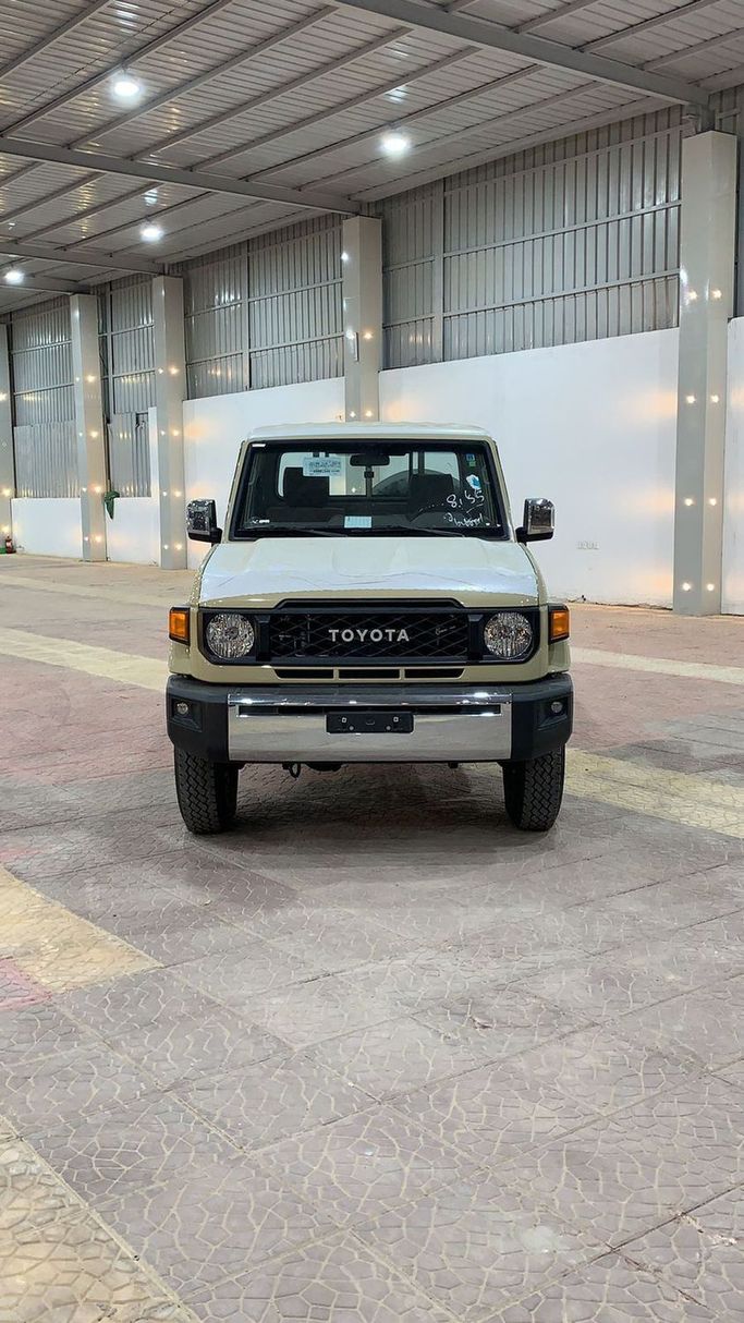 جديدة Toyota Land Cruiser 70 Series 70 Series Facelift 2, 4.0 l, 2024 في في المملكة العربية السعودية, الرياض من Al Astool Al Khaleeji شركة الأسطول الخليجي للسيارات، اللون بيج.  | AUTO.AE | إعلان #248961