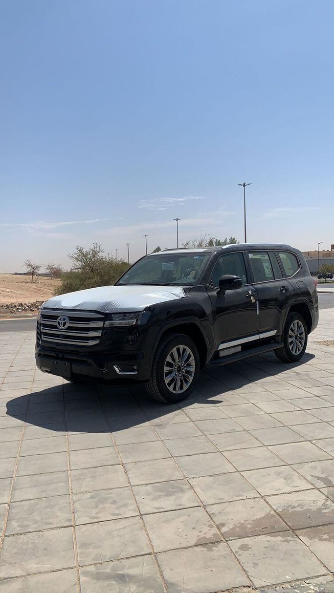 Новый Toyota Land Cruiser Twin Turbo 300 Series, 3.5 л, 2024 в Саудовская Аравия, Эр-Рияд от Al Astool Al Khaleeji شركة الأسطول الخليجي للسيارات Черный цвет.  | AUTO.AE | Объявление #249125