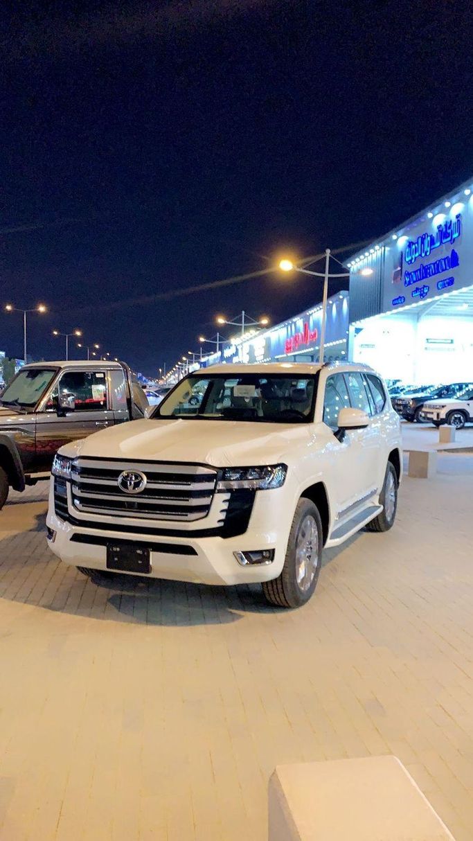 Новый Toyota Land Cruiser Twin Turbo 300 Series, 3.5 л, 2024 в Саудовская Аравия, Эр-Рияд от Al Astool Al Khaleeji شركة الأسطول الخليجي للسيارات Белый цвет.  | AUTO.AE | Объявление #249127