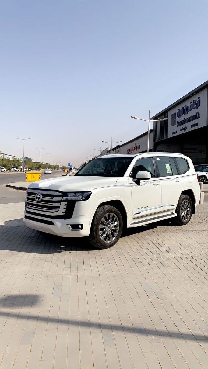 Новый Toyota Land Cruiser Twin Turbo 300 Series, 3.5 л, 2023 в Саудовская Аравия, Эр-Рияд от Al Astool Al Khaleeji شركة الأسطول الخليجي للسيارات Белый цвет.  | AUTO.AE | Объявление #249130