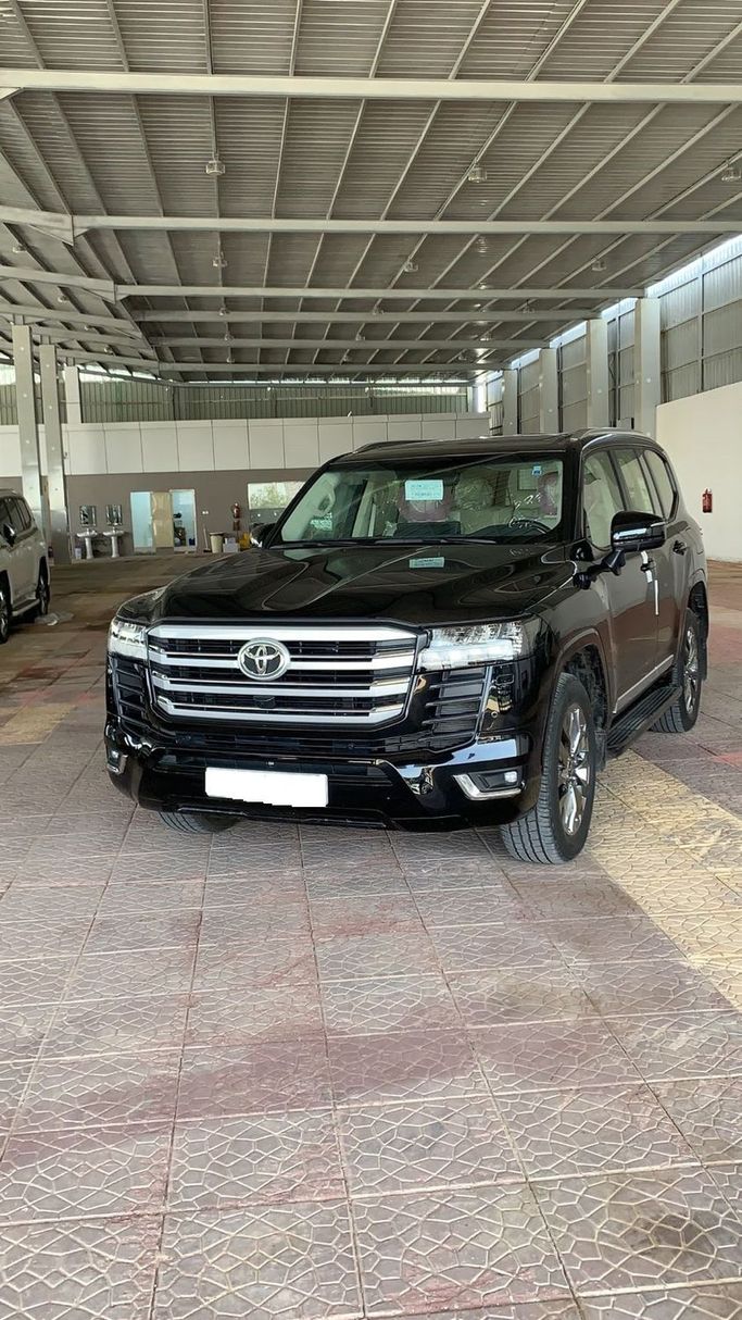 Used Toyota Land Cruiser Twin Turbo 300 Series, 3.5 l, 2023 in Saudi Arabia, Riyadh by Al Astool Al Khaleeji شركة الأسطول الخليجي للسيارات, Black color.  | AUTO.AE | Listing #249131
