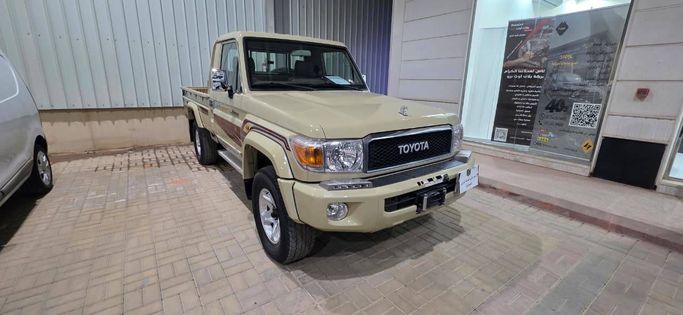 مستعملة Toyota Land Cruiser 70 Series 70 Series Facelift 1, 4.0 l, 2016 في في المملكة العربية السعودية, الرياض من Atehad AlRaiy معرض اتحاد الراي للسيارات، اللون بيج.  | AUTO.AE | إعلان #250646