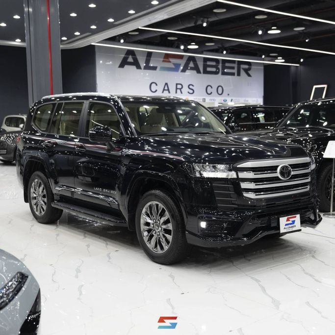 Новый Toyota Land Cruiser 300 Series, 4.0 л, 2025 в Саудовская Аравия, Эр-Рияд от Al Saber Cars شركة السبر للسيارات Черный цвет.  | AUTO.AE | Объявление #251281
