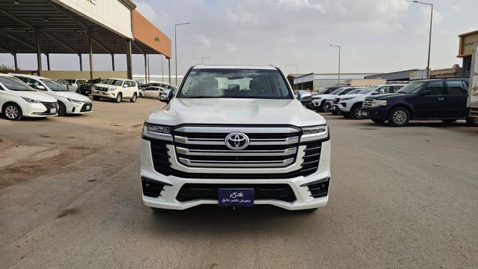 Used Toyota Land Cruiser Twin Turbo 300 Series, 3.5 l, 2023 in Saudi Arabia, Riyadh by Nasser Bin Ateq Cars معرض ناصر بن عاتق للسيارات, White color.  | AUTO.AE | Listing #252137