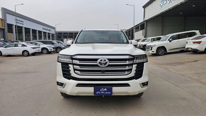 مستعملة Toyota Land Cruiser Twin Turbo السلسلة 300, 3.5 l, 2023 في في المملكة العربية السعودية, الرياض من Nasser Bin Ateq Cars معرض ناصر بن عاتق للسيارات، اللون أبيض. مواصفات الخليج | AUTO.AE | إعلان #252311