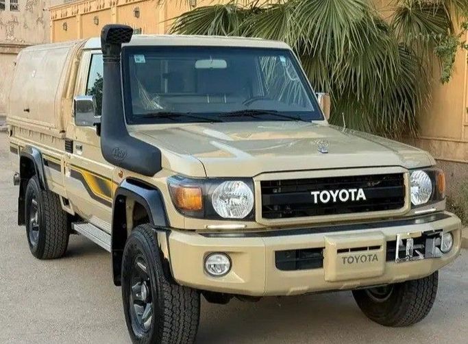 مستعملة Toyota Land Cruiser 70 Series 70 Series Facelift 1, 4.0 l, 2022 في في المملكة العربية السعودية, الرياض من Salim Cars معرض سالم للسيارات، اللون برونزي. مواصفات الخليج | AUTO.AE | إعلان #260380