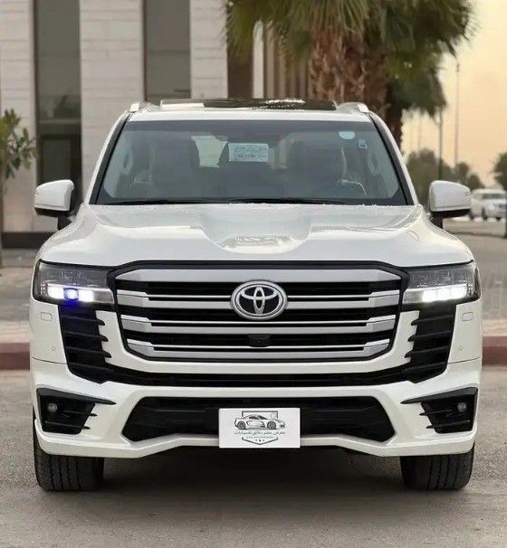 مستعملة Toyota Land Cruiser Twin Turbo السلسلة 300, 3.5 l, 2024 في في المملكة العربية السعودية, الرياض من First Top One Cars معرض فيرست توب ون للسيارات، اللون أبيض.  | AUTO.AE | إعلان #261177