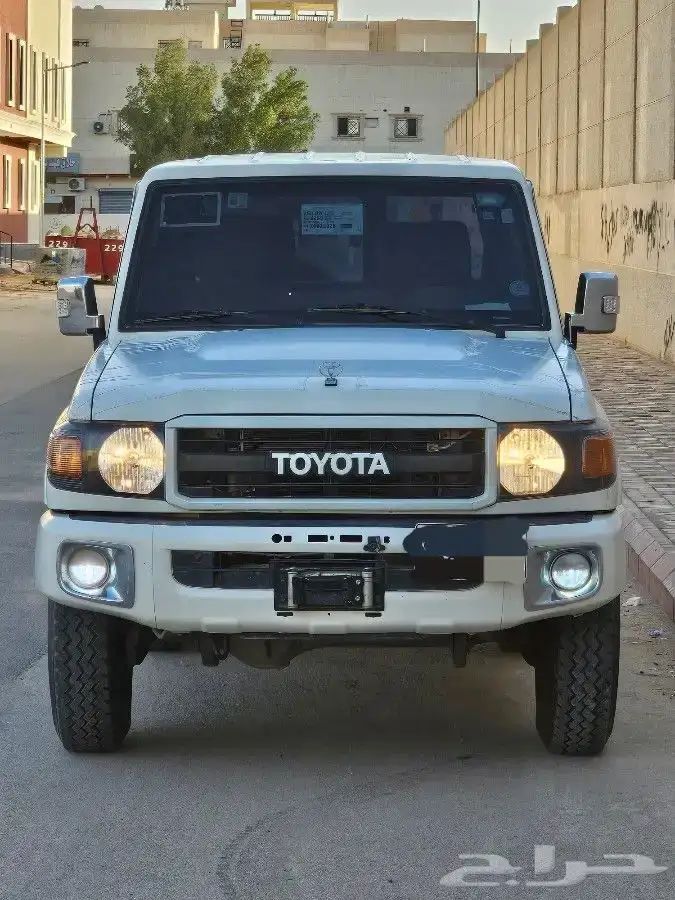 Подержанный Toyota Land Cruiser 70 Series Рестайлинг 1, 4.0 л, 2022 в Саудовская Аравия, Эр-Рияд от شركة معرض موطن العاصمة للسيارات Белый цвет.  | AUTO.AE | Объявление #261615