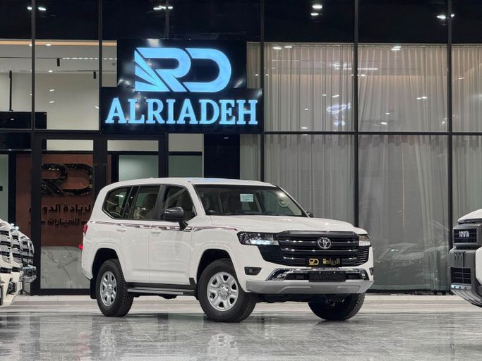 New Toyota Land Cruiser 300 Series, 4.0 l, 2026 in Saudi Arabia, Riyadh by Al Riyada Al Duwalya شركة الريادة الدولي للسيارات, White color.  | AUTO.AE | Listing #261641