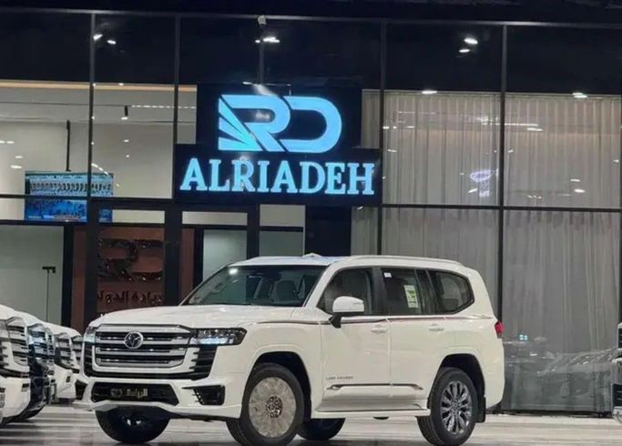 جديدة Toyota Land Cruiser Twin Turbo السلسلة 300, 3.5 l, 2026 في في المملكة العربية السعودية, الرياض من Al Riyada Al Duwalya شركة الريادة الدولي للسيارات، اللون أبيض. مواصفات الخليج | AUTO.AE | إعلان #261689