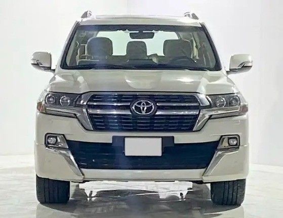 Подержанный Toyota Land Cruiser 200 Series Рестайлинг 2, 5.7 л, 2021 в Саудовская Аравия, Эр-Рияд от Bayraq Al Ibda’a Cars معرض بيرق الابداع Белый цвет.  | AUTO.AE | Объявление #261731