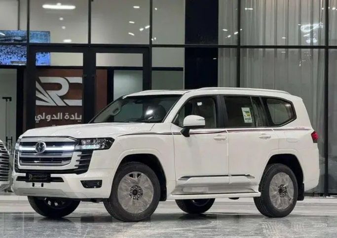 Новый Toyota Land Cruiser 300 Series, 4.0 л, 2026 в Саудовская Аравия, Эр-Рияд от Al Riyada Al Duwalya شركة الريادة الدولي للسيارات Белый цвет.  | AUTO.AE | Объявление #261994