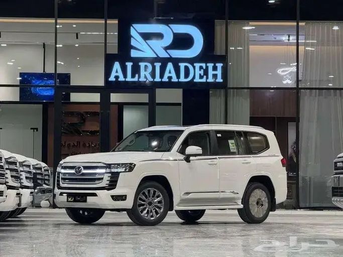 جديدة Toyota Land Cruiser Twin Turbo السلسلة 300, 3.5 l, 2026 في في المملكة العربية السعودية, الرياض من Al Riyada Al Duwalya شركة الريادة الدولي للسيارات، اللون أبيض. مواصفات الخليج | AUTO.AE | إعلان #262115