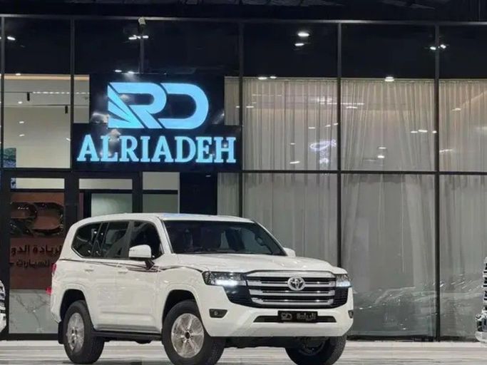 جديدة Toyota Land Cruiser Twin Turbo السلسلة 300, 3.5 l, 2025 في في المملكة العربية السعودية, الرياض من Al Riyada Al Duwalya شركة الريادة الدولي للسيارات، اللون أبيض. مواصفات الخليج | AUTO.AE | إعلان #262116