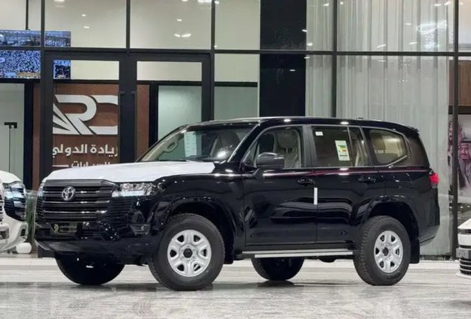 جديدة Toyota Land Cruiser السلسلة 300, 4.0 l, 2026 في في المملكة العربية السعودية, الرياض من Al Riyada Al Duwalya شركة الريادة الدولي للسيارات، اللون أسود. مواصفات الخليج | AUTO.AE | إعلان #262408