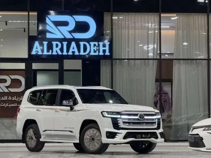 جديدة Toyota Land Cruiser Twin Turbo السلسلة 300, 3.5 l, 2026 في في المملكة العربية السعودية, الرياض من Al Riyada Al Duwalya شركة الريادة الدولي للسيارات، اللون أبيض. مواصفات الخليج | AUTO.AE | إعلان #262434