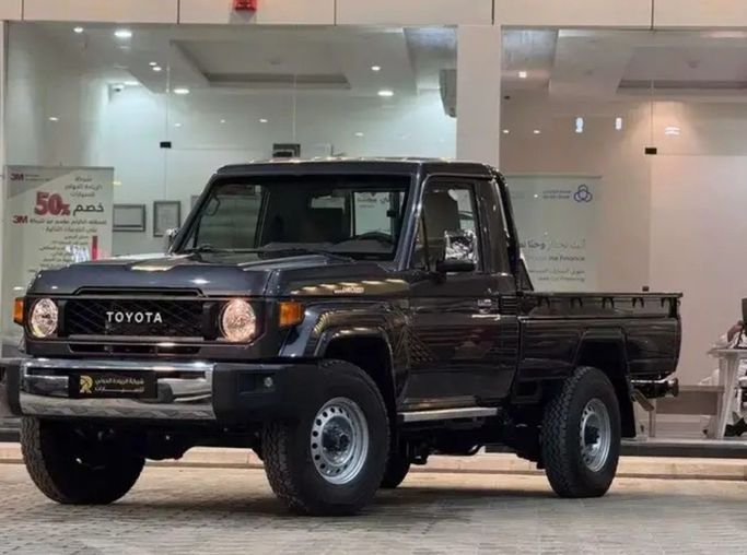 Новый Toyota Land Cruiser 70 Series Рестайлинг 2, 4.0 л, 2025 в Саудовская Аравия, Эр-Рияд от Al Riyada Al Duwalya شركة الريادة الدولي للسيارات Серый цвет. GCC | AUTO.AE | Объявление #262462