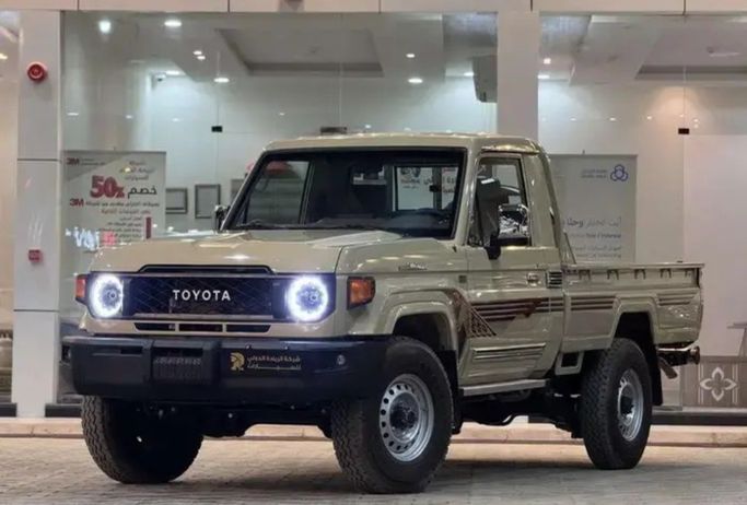 Новый Toyota Land Cruiser 70 Series Рестайлинг 2, 4.0 л, 2025 в Саудовская Аравия, Эр-Рияд от Al Riyada Al Duwalya شركة الريادة الدولي للسيارات Бежевый цвет. GCC | AUTO.AE | Объявление #262464