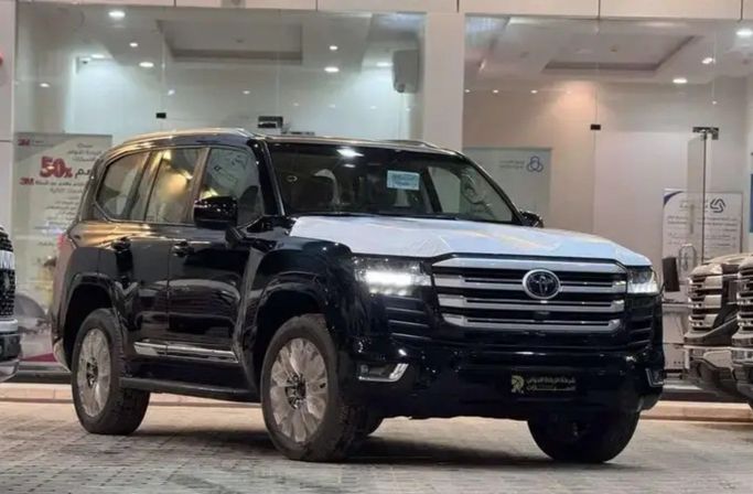 جديدة Toyota Land Cruiser Twin Turbo السلسلة 300, 3.5 l, 2026 في في المملكة العربية السعودية, الرياض من Al Riyada Al Duwalya شركة الريادة الدولي للسيارات، اللون أسود.  | AUTO.AE | إعلان #262490