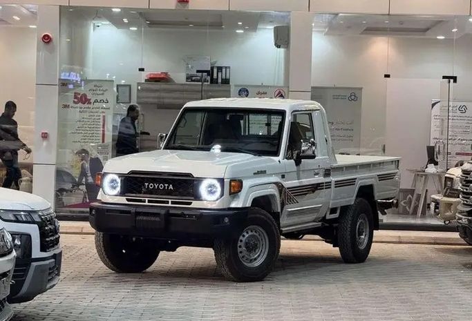 Новый Toyota Land Cruiser 70 Series Рестайлинг 2, 4.0 л, 2025 в Саудовская Аравия, Эр-Рияд от Al Riyada Al Duwalya شركة الريادة الدولي للسيارات Белый цвет. GCC | AUTO.AE | Объявление #262495