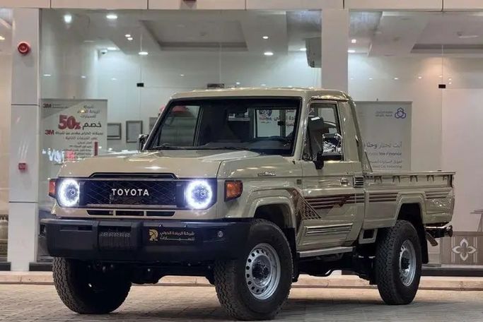 Новый Toyota Land Cruiser 70 Series Рестайлинг 2, 4.0 л, 2025 в Саудовская Аравия, Эр-Рияд от Al Riyada Al Duwalya شركة الريادة الدولي للسيارات Бежевый цвет. GCC | AUTO.AE | Объявление #262510