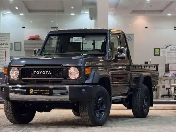 Новый Toyota Land Cruiser 70 Series Рестайлинг 2, 4.0 л, 2025 в Саудовская Аравия, Эр-Рияд от Al Riyada Al Duwalya شركة الريادة الدولي للسيارات Серый цвет. GCC | AUTO.AE | Объявление #262813
