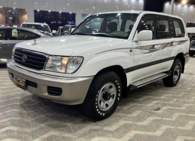 Подержанный ⁦Toyota Land Cruiser 100 Series, 4.5 л, 2002⁩ в Саудовская Аравия, Эр-Рияд от Fakhamat Najd معرض فخامة نجد للسيارات Белый цвет. Other | AUTO.AE | Объявление #288563