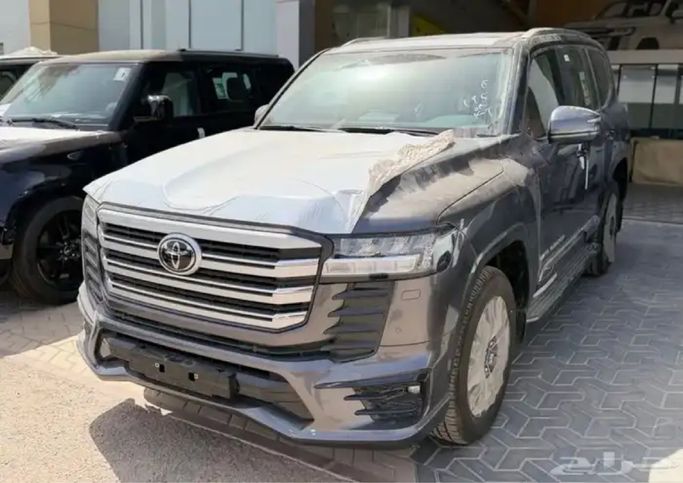 Новый ⁦Toyota Land Cruiser 300 Series, 4.0 л, 2026⁩ в Саудовская Аравия, Эр-Рияд от Bilad Shahran معرض بلاد شهران Серый цвет.  | AUTO.AE | Объявление #288661