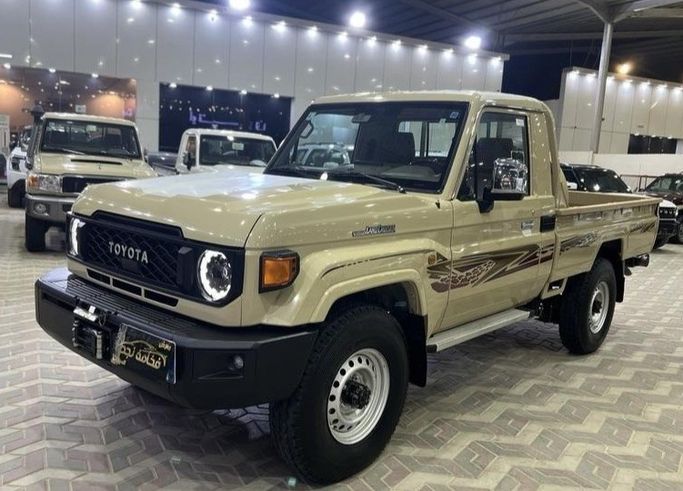 Used ⁦Toyota Land Cruiser 70 Series Facelift 2, 2.8 l, 2024⁩ in Saudi Arabia, Riyadh by Fakhamat Najd معرض فخامة نجد للسيارات, Beige color. Other | AUTO.AE | Listing #288682
