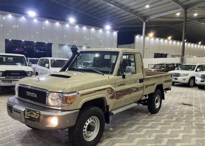 Used ⁦Toyota Land Cruiser 70 Series Facelift 1, 4.2 l, 2022⁩ in Saudi Arabia, Riyadh by Fakhamat Najd معرض فخامة نجد للسيارات, Beige color. Other | AUTO.AE | Listing #288687