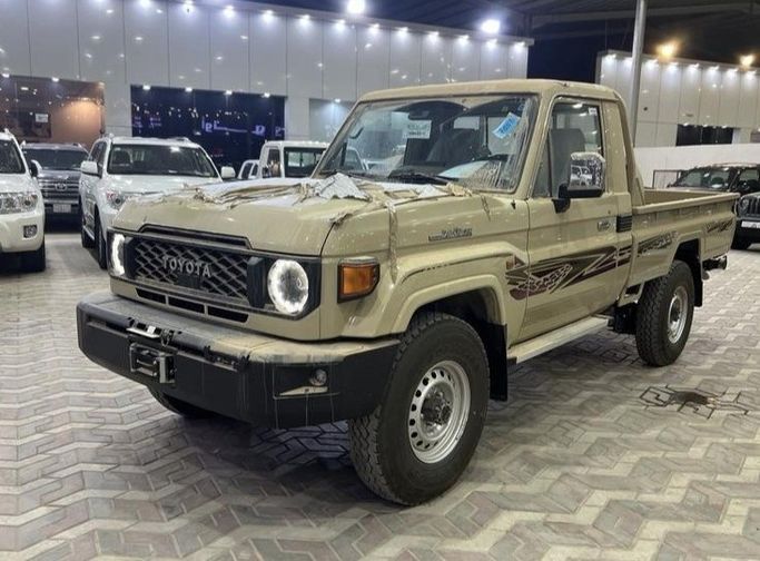 جديدة ⁦Toyota Land Cruiser 70 Series 70 Series Facelift 2، 2.8 l، 2024⁩ في في المملكة العربية السعودية, الرياض من Fakhamat Najd معرض فخامة نجد للسيارات، اللون بيج. أخرى | AUTO.AE | إعلان #288730