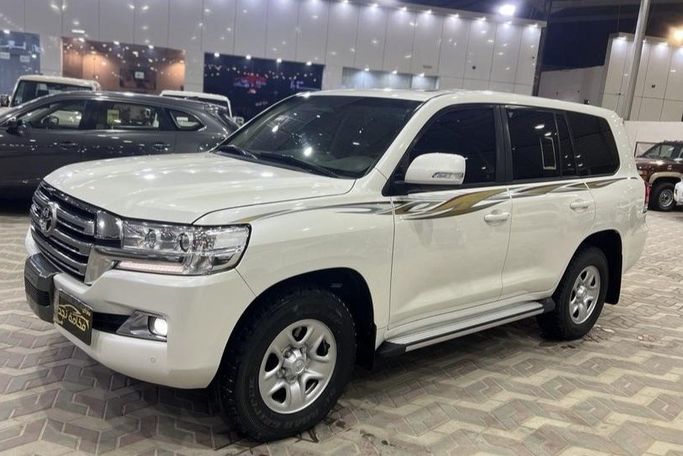 Подержанный ⁦Toyota Land Cruiser 200 Series Рестайлинг 2, 4.0 л, 2017⁩ в Саудовская Аравия, Эр-Рияд от Fakhamat Najd معرض فخامة نجد للسيارات Белый цвет. Other | AUTO.AE | Объявление #288784