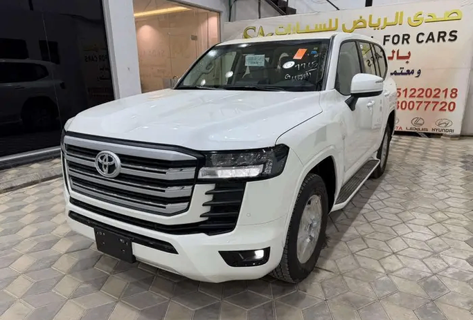 Новый ⁦Toyota Land Cruiser Twin Turbo 300 Series, 3.5 л, 2026⁩ в Саудовская Аравия, Эр-Рияд от Sada Al Riyadh صدى الرياض Белый цвет. GCC | AUTO.AE | Объявление #288941