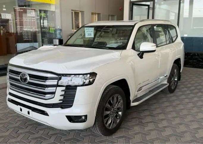 جديدة ⁦Toyota Land Cruiser السلسلة 300، 4.0 l، 2026⁩ في في المملكة العربية السعودية, الرياض من Bilad Shahran معرض بلاد شهران، اللون أبيض.  | AUTO.AE | إعلان #289342