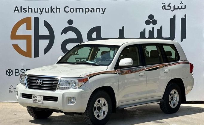 مستعملة Toyota Land Cruiser 200 Series 200 Series Facelift 1، 4.0 لتر، 2015 في المملكة العربية السعودية، الرياض من Al Shukh شركة معرض الشيوخ للسيارات، اللون أبيض.  | AUTO.AE | إعلان #296201 — صورة 3 من 13
