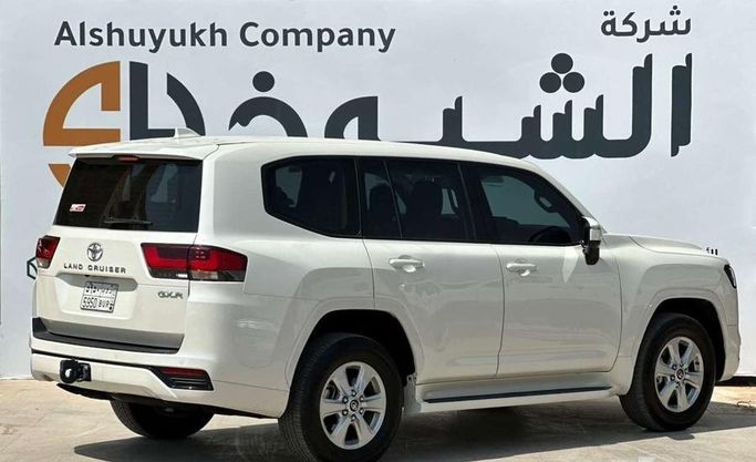 مستعملة Toyota Land Cruiser Twin Turbo السلسلة 300، 3.5 لتر، 2025 في المملكة العربية السعودية، الرياض من Al Shukh شركة معرض الشيوخ للسيارات، اللون أبيض.  | AUTO.AE | إعلان #296227 — صورة 2 من 15
