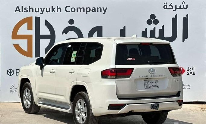 مستعملة Toyota Land Cruiser Twin Turbo السلسلة 300، 3.5 لتر، 2025 في المملكة العربية السعودية، الرياض من Al Shukh شركة معرض الشيوخ للسيارات، اللون أبيض.  | AUTO.AE | إعلان #296227 — صورة 3 من 15